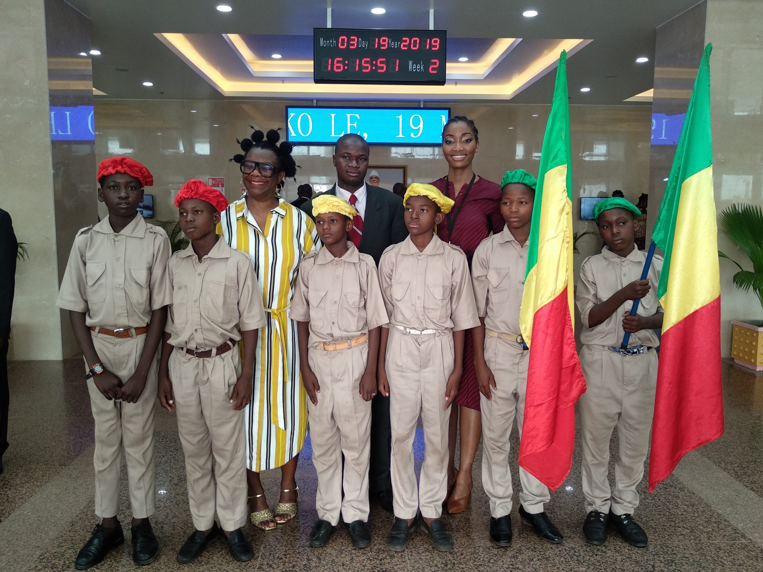 scout au mali et drapeau